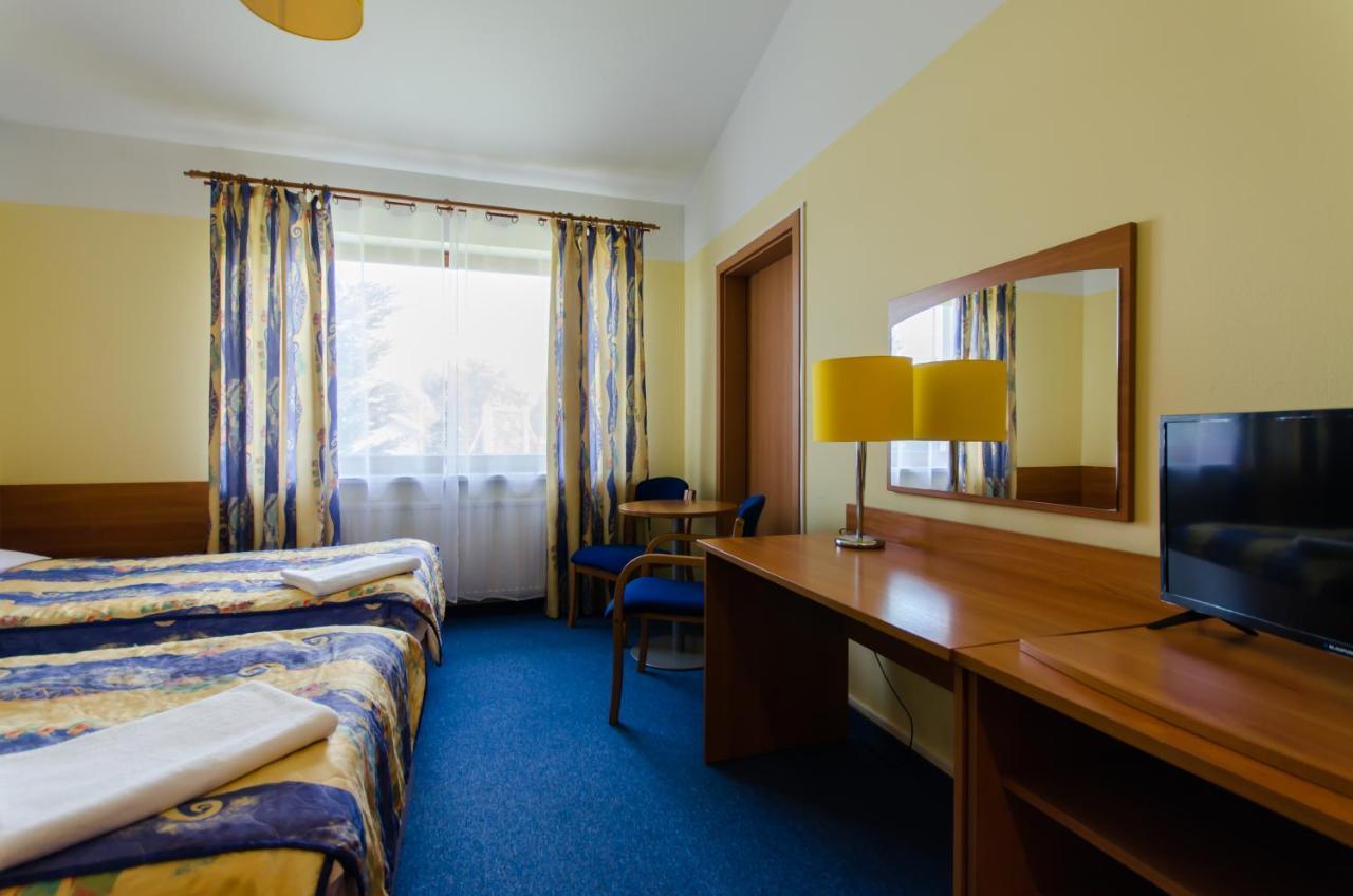 Hotel A4 Airport Krakow Mop Morawica Aleksandrowice  Esterno foto